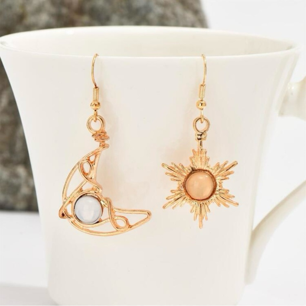 NWOT - Bohemian Style Sun and Moonstone Design Pendant Earrings
